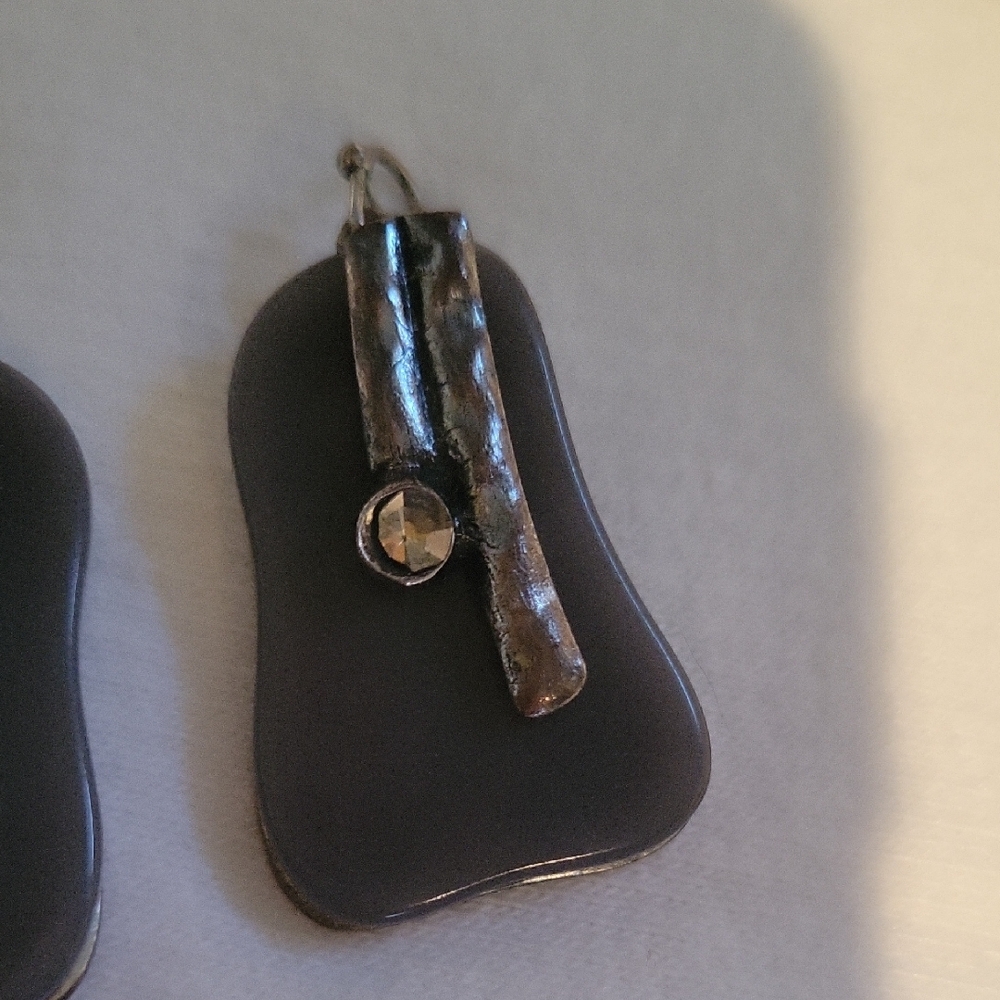 Elegant Hand Made Boutique Gray and Silver Jewelry Set - Picture 2 of 5